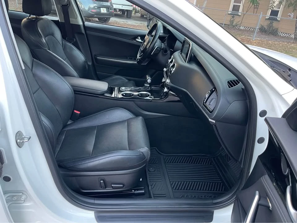 2019 Kia Stinger - Image 12 of 15
