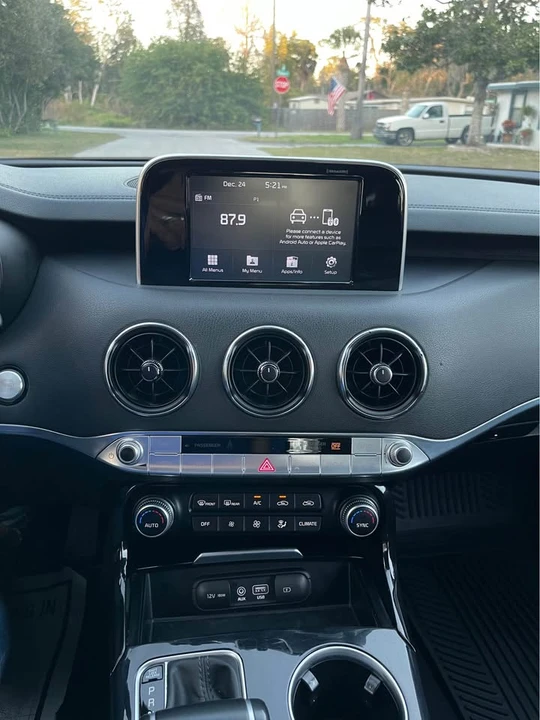 2019 Kia Stinger - Image 10 of 15