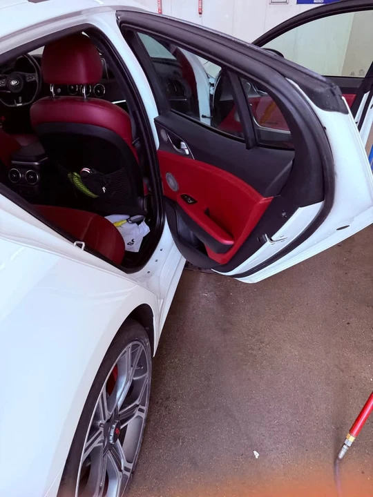 2019 Kia Stinger - Image 5 of 9
