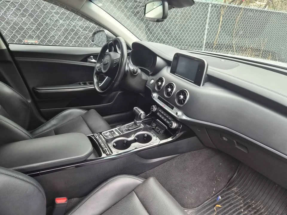 2019 Kia Stinger - Image 2 of 6