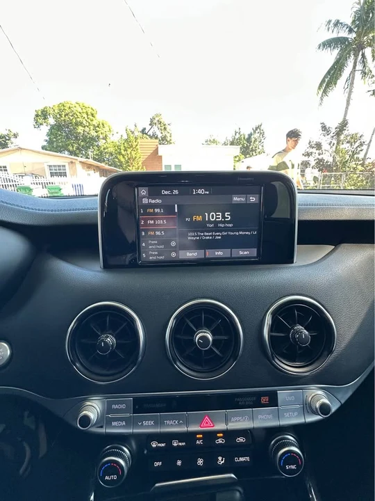 2019 Kia Stinger - Image 10 of 11