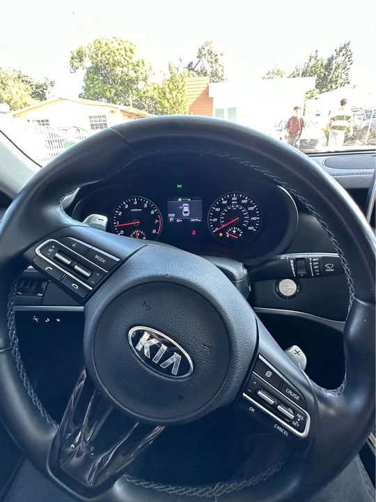2019 Kia Stinger - Image 8 of 11