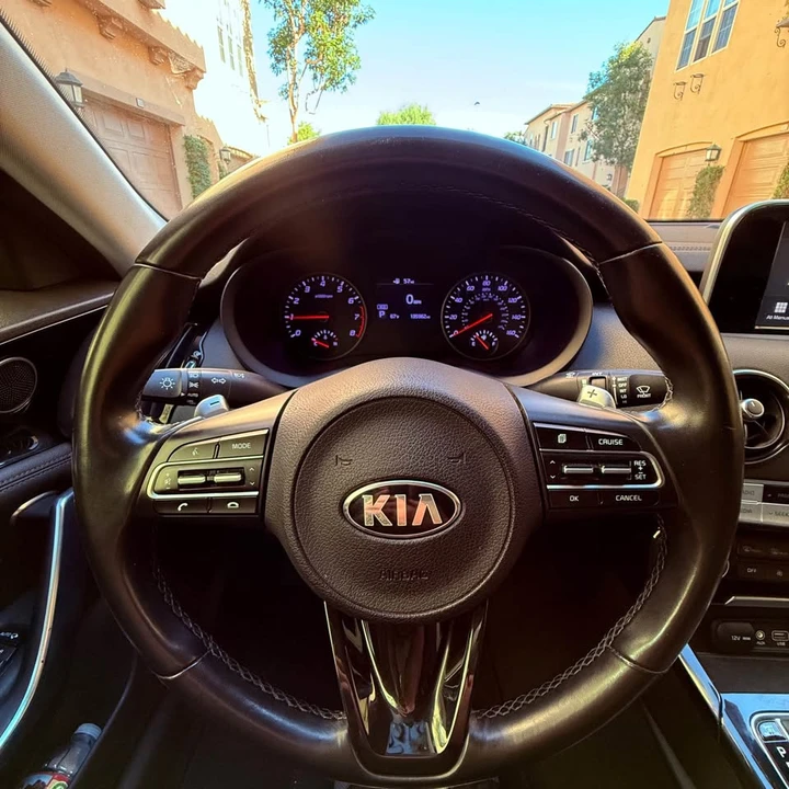 2019 Kia Stinger - Image 10 of 19