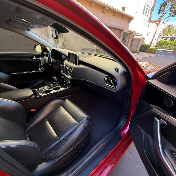 2019 Kia Stinger - Image 16 of 19