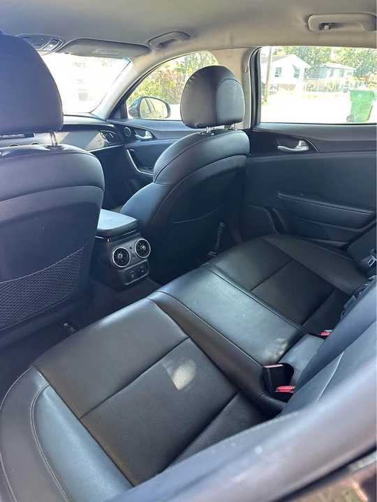 2019 Kia Stinger - Image 6 of 11