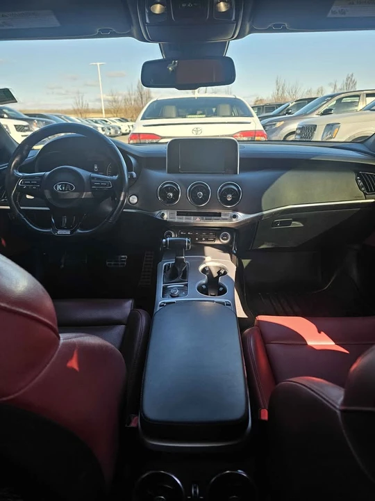 2019 Kia Stinger - Image 7 of 10