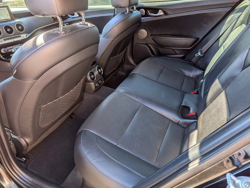 2019 Kia Stinger - Image 10 of 19
