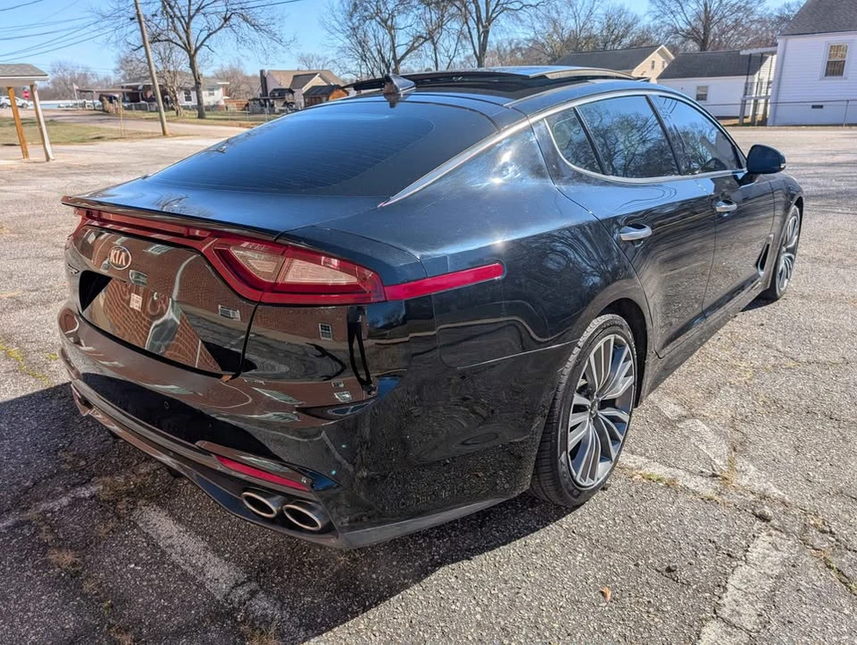 2019 Kia Stinger - Image 2 of 19