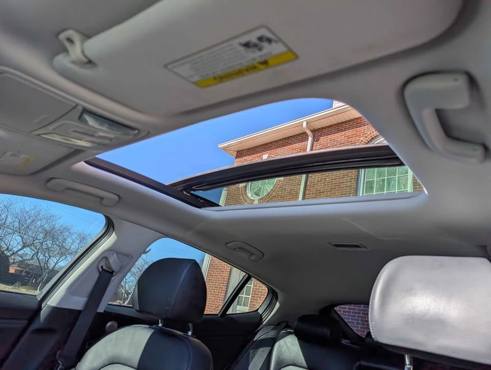 2019 Kia Stinger - Image 9 of 19