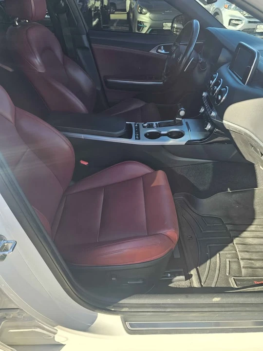 2019 Kia Stinger - Image 6 of 10