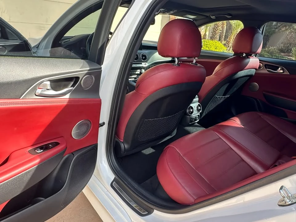 2019 Kia Stinger - Image 9 of 15