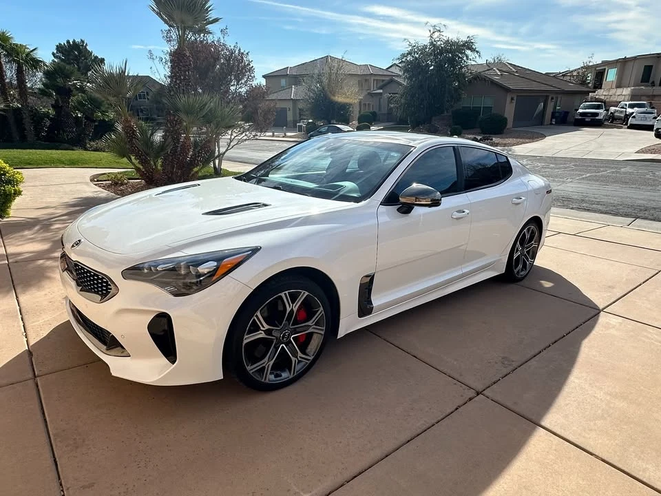 2019 Kia Stinger - Image 2 of 15
