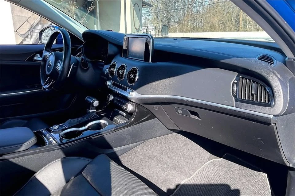 2019 Kia Stinger - Image 13 of 20