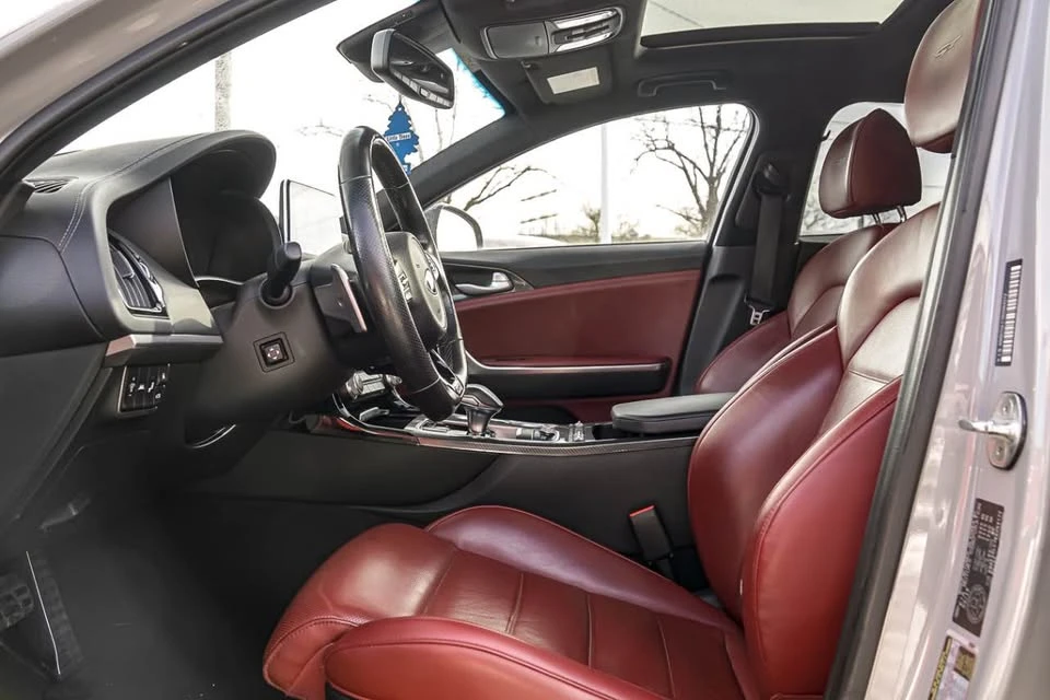2019 Kia Stinger - Image 7 of 14