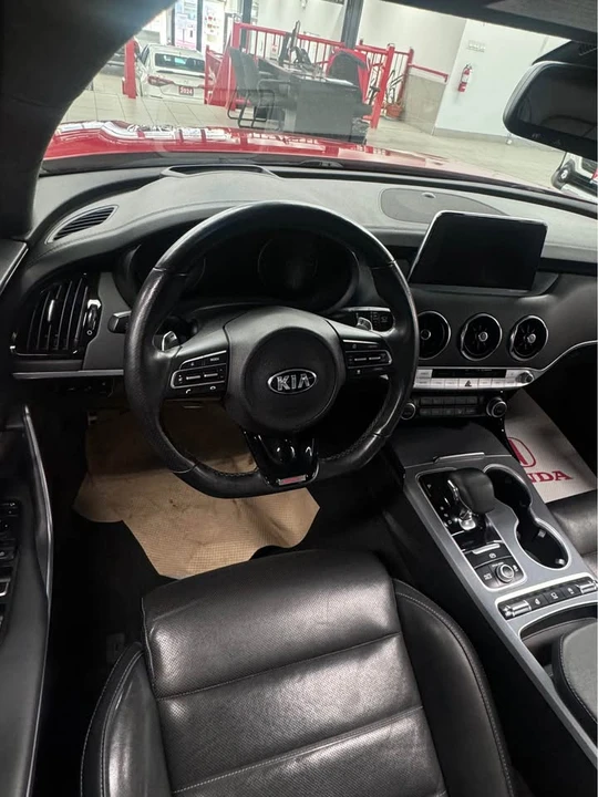 2019 Kia Stinger - Image 8 of 11