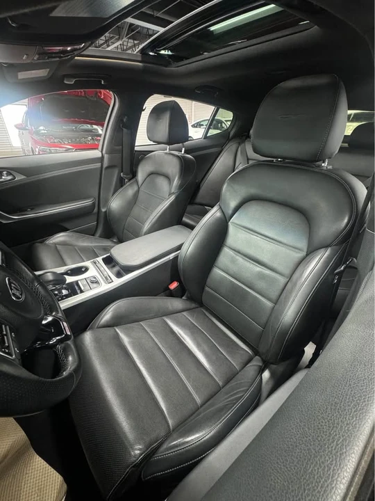 2019 Kia Stinger - Image 9 of 11