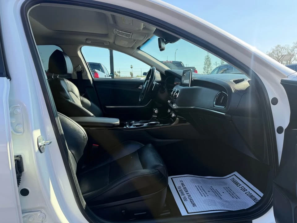 2019 Kia Stinger - Image 16 of 20