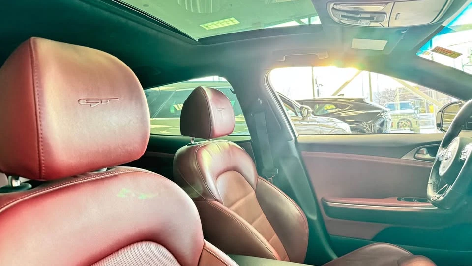 2019 Kia Stinger - Image 3 of 4