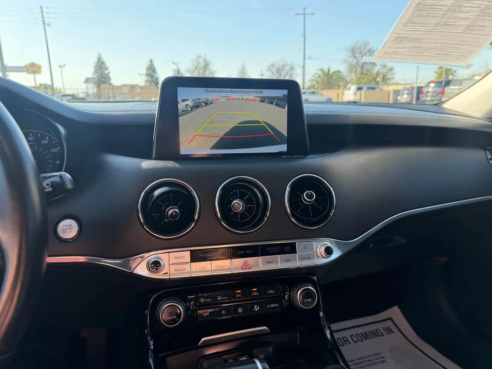 2019 Kia Stinger - Image 18 of 20