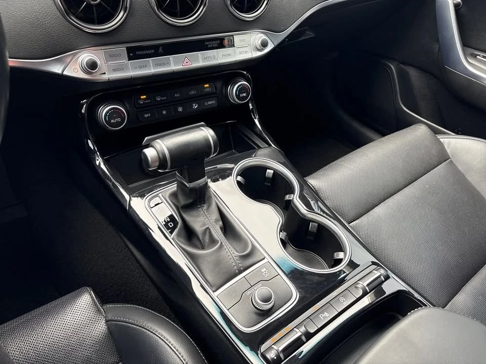 2019 Kia Stinger - Image 8 of 15