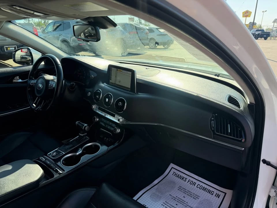 2019 Kia Stinger - Image 17 of 20