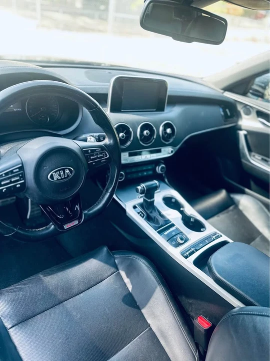 2019 Kia Stinger - Image 10 of 12
