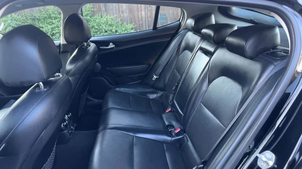 2019 Kia Stinger - Image 11 of 16