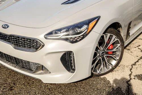 2019 Kia Stinger - Image 2 of 20