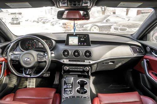 2019 Kia Stinger - Image 9 of 20