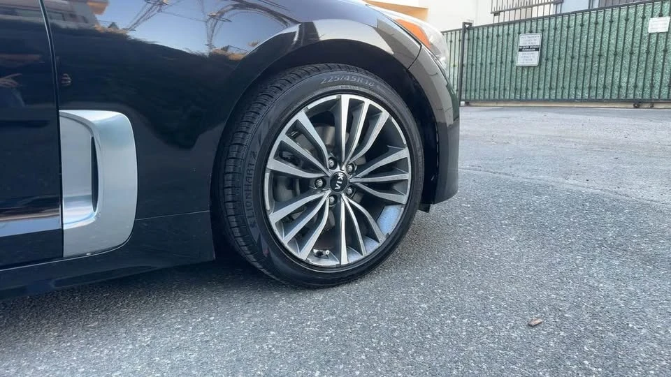 2019 Kia Stinger - Image 10 of 16
