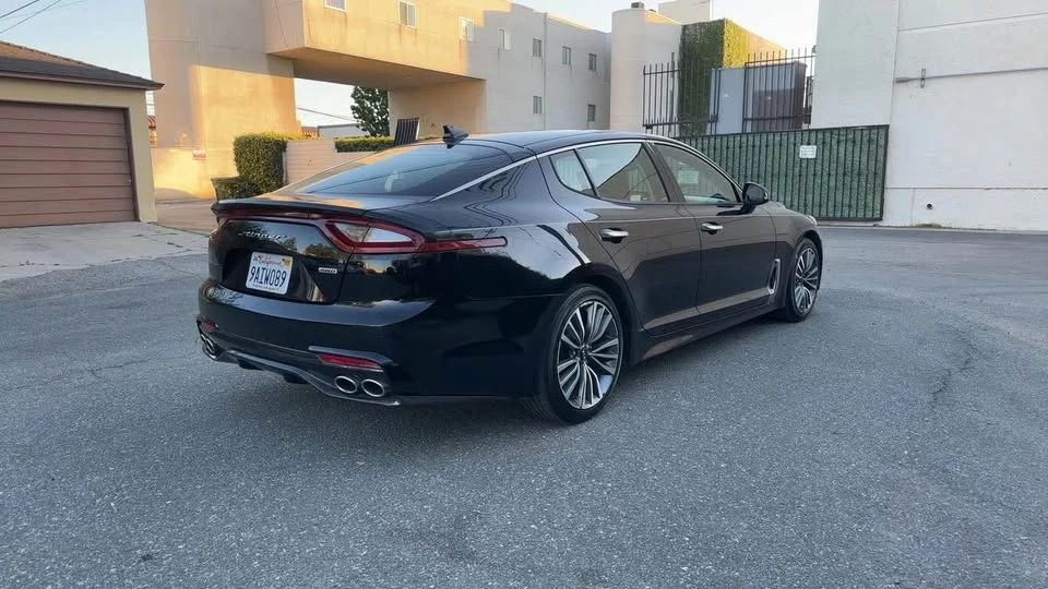2019 Kia Stinger - Image 2 of 16
