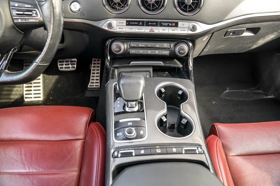 2019 Kia Stinger - Image 9 of 14