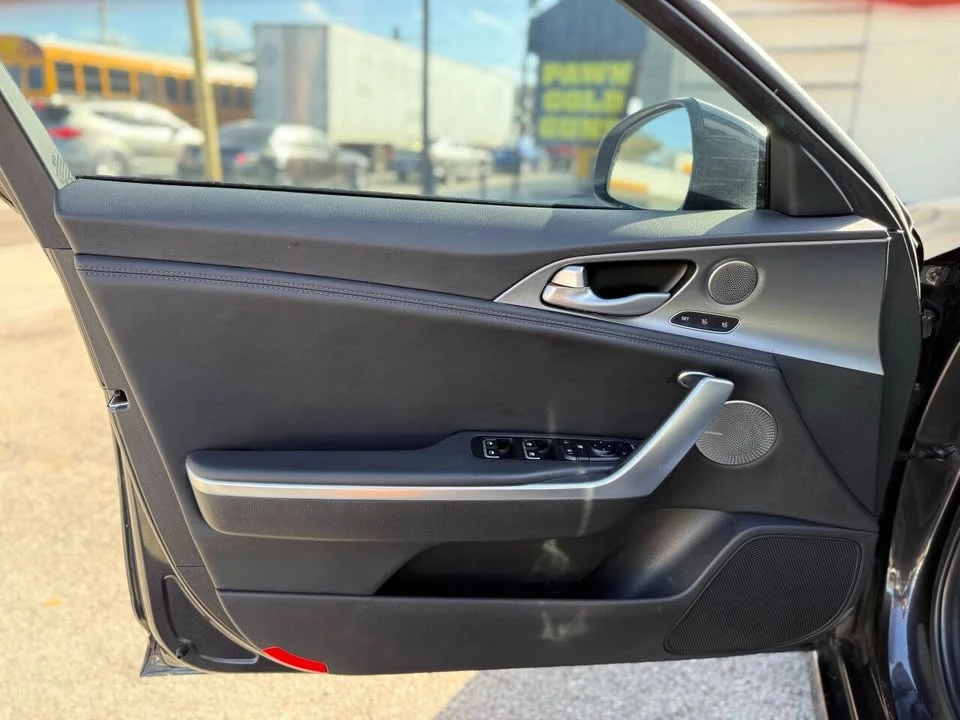 2019 Kia Stinger - Image 11 of 20