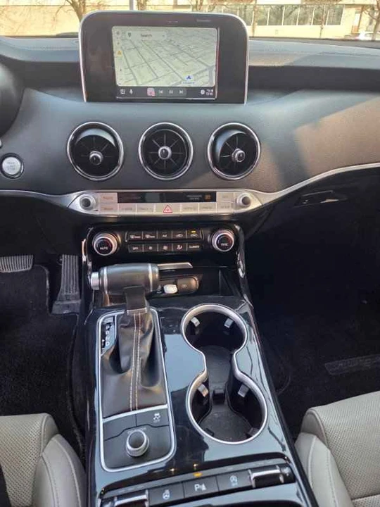2019 Kia Stinger - Image 5 of 10