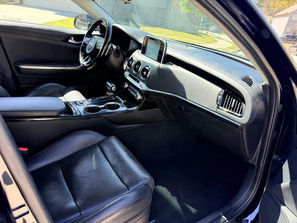 2019 Kia Stinger - Image 19 of 21