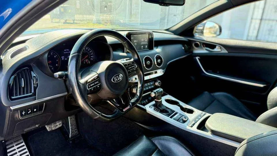 2019 Kia Stinger - Image 9 of 10