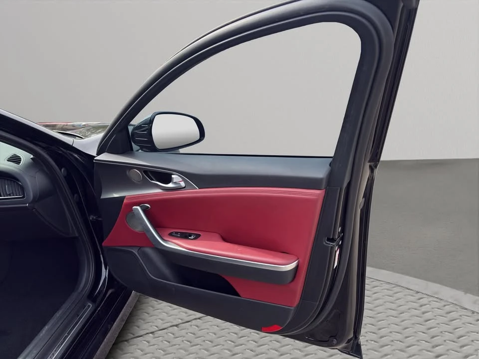 2019 Kia Stinger - Image 16 of 20