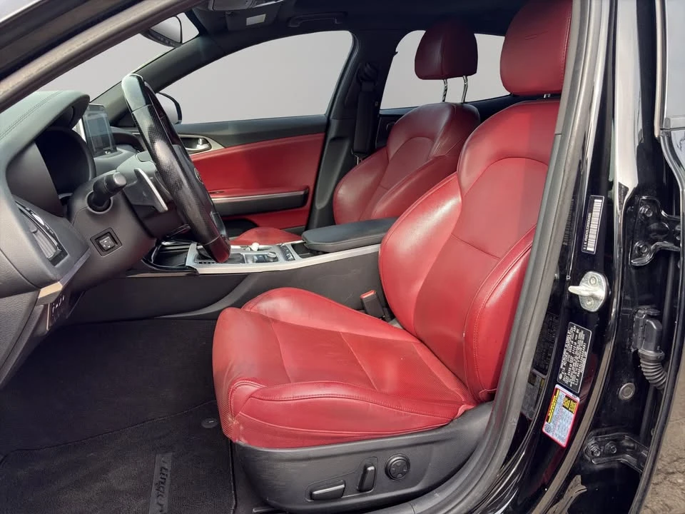 2019 Kia Stinger - Image 13 of 18