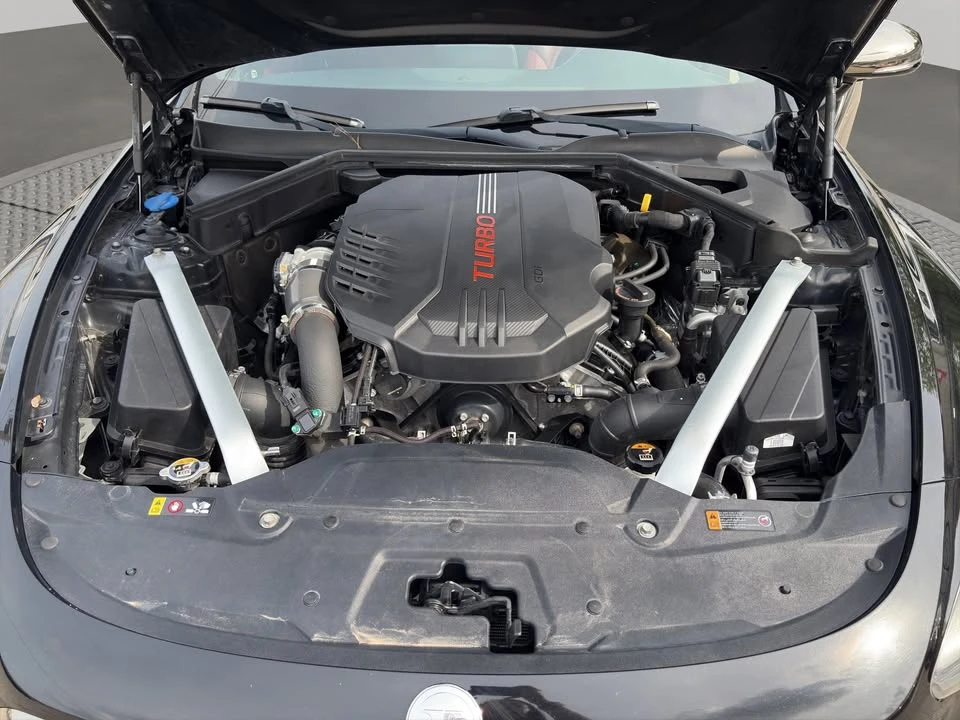 2019 Kia Stinger - Image 16 of 18