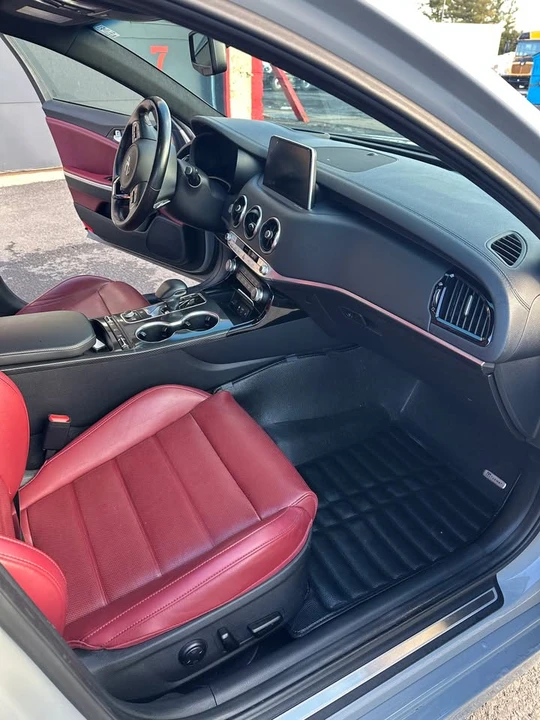 2019 Kia Stinger - Image 8 of 11