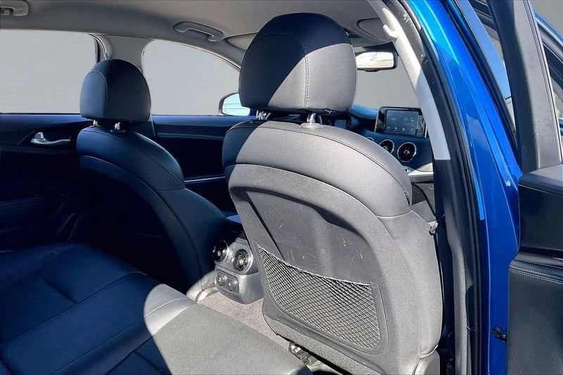 2019 Kia Stinger - Image 16 of 20