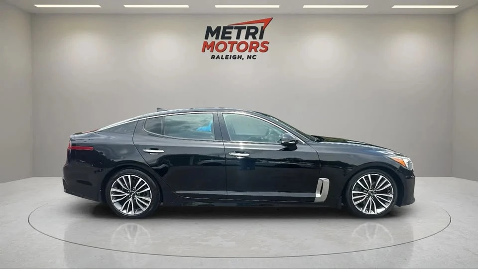 2019 Kia Stinger - Image 2 of 13