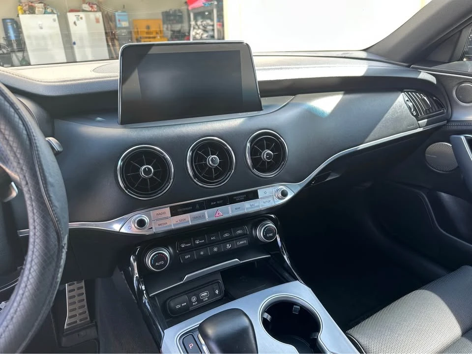 2019 Kia Stinger - Image 5 of 11