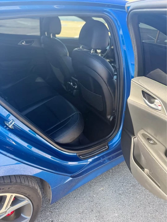 2019 Kia Stinger - Image 10 of 13