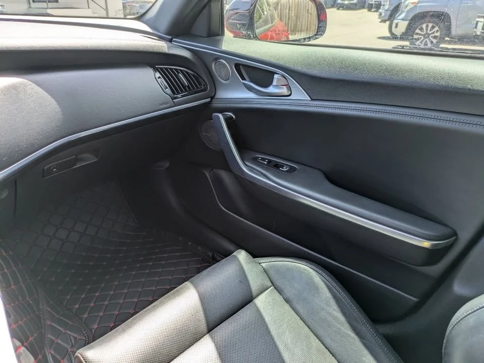 2019 Kia Stinger GT - Image 15 of 20