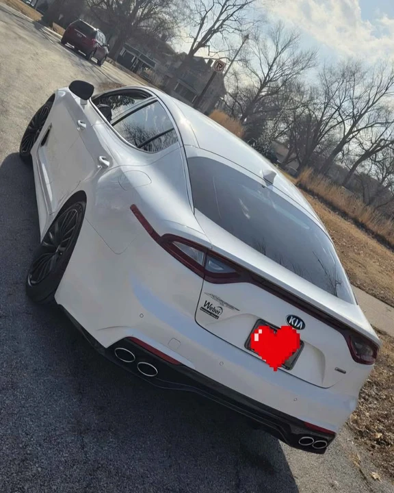 2019 Kia Stinger - Image 2 of 10