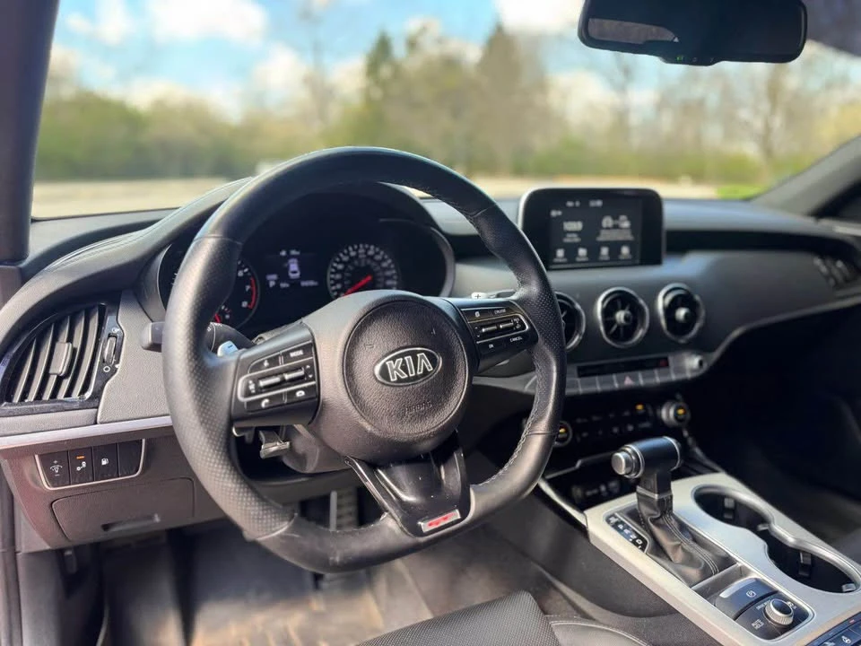 2019 Kia Stinger - Image 12 of 17