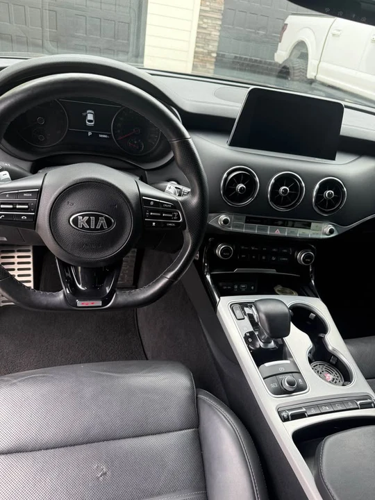 2019 Kia Stinger - Image 11 of 15