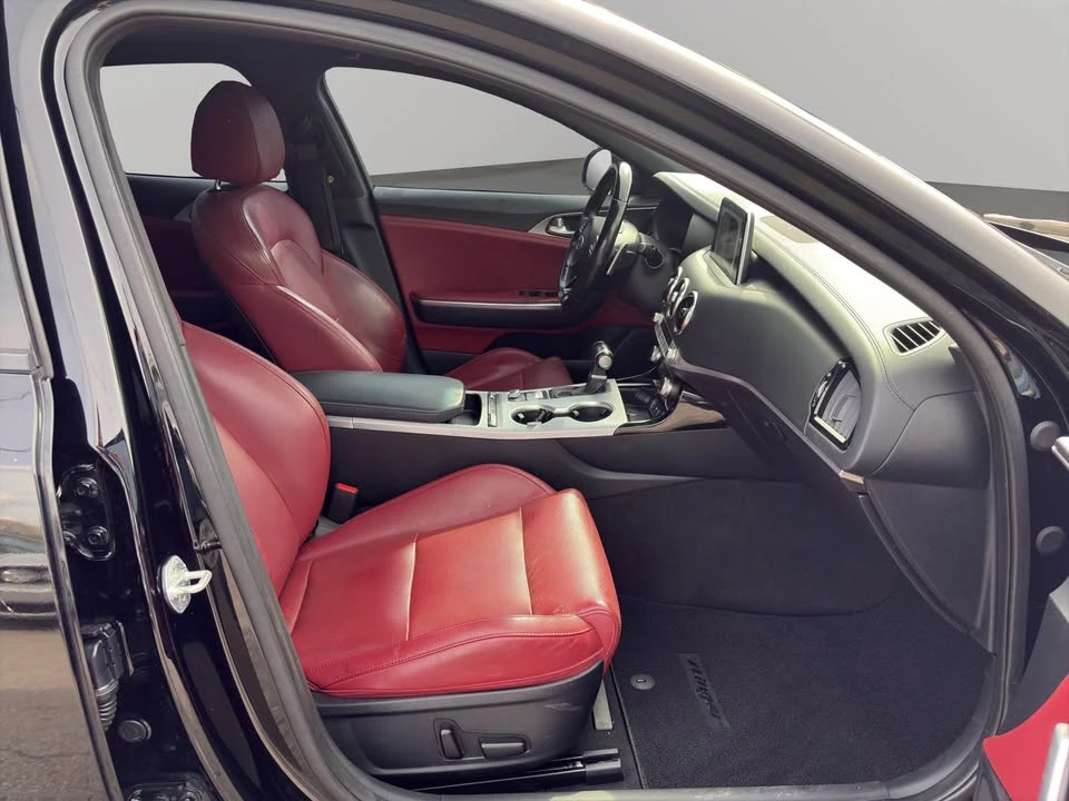 2019 Kia Stinger - Image 17 of 20