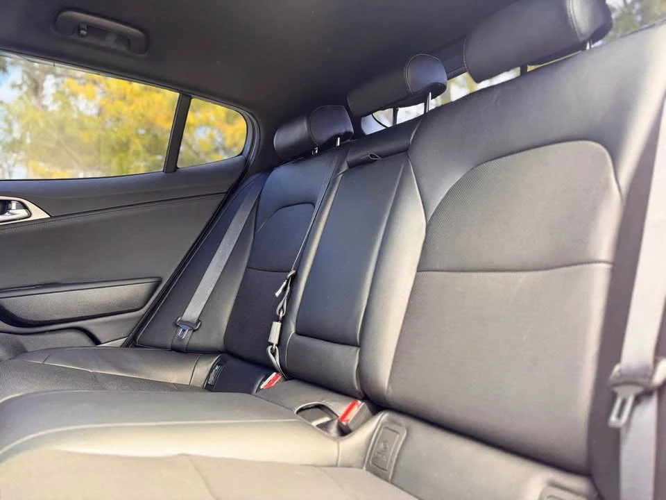 2019 Kia Stinger - Image 16 of 17